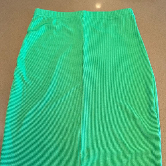 New!!! Two pieces long maxi pencil skirt & bralette top in green - Picture 7 of 11